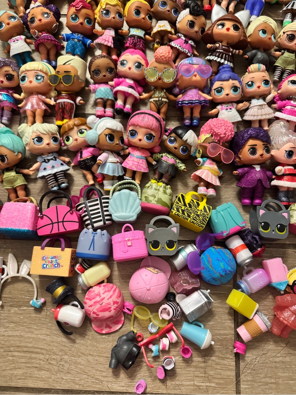 L.O.L. Surprise! Mini Doll Collection - Pink, Purple, Blue, Yellow, Black, White - Picture 6 of 7